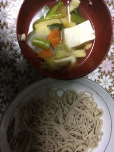 つけ蕎麦の明日葉だし汁